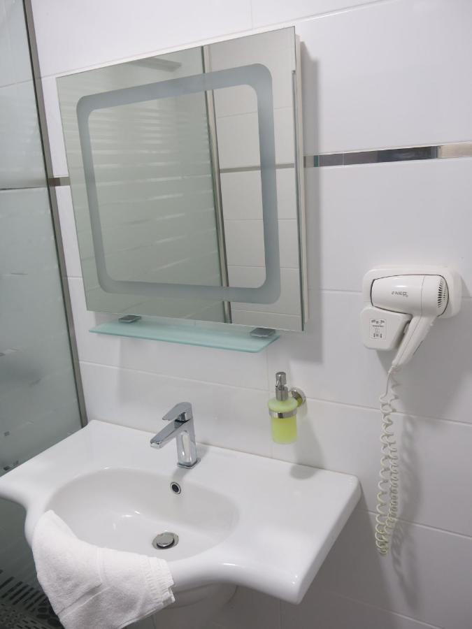 Family Hotel Albizia Beach 바르나 외부 사진