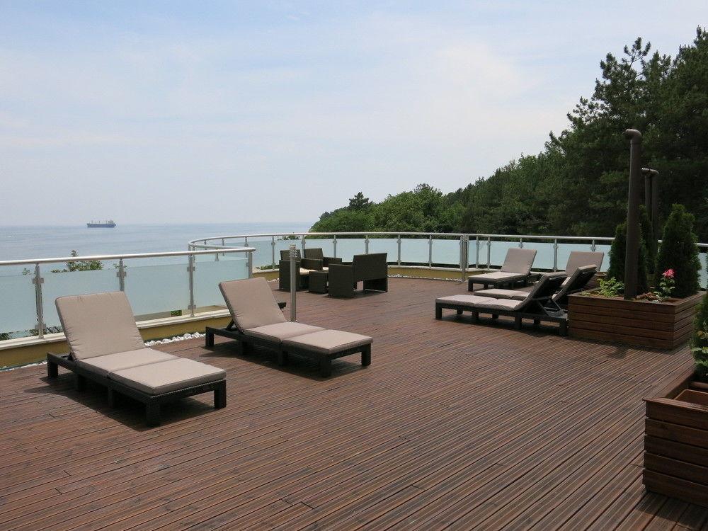Family Hotel Albizia Beach 바르나 외부 사진