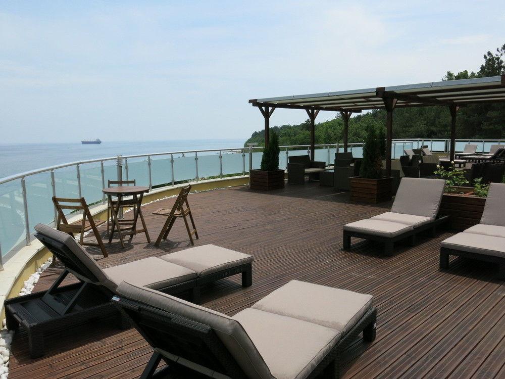Family Hotel Albizia Beach 바르나 외부 사진